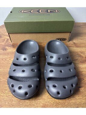 KEEN Women's Yogui Arts Clog Sandals Black Size 9 Slip On Comfort